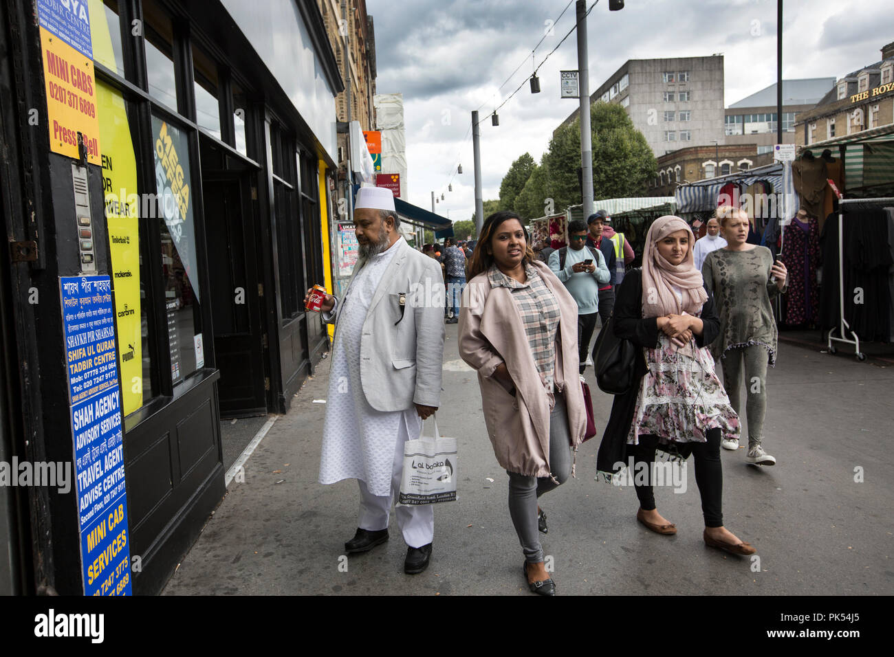 Der Whitechapel Road, street scene, East End von London. England, Großbritannien Stockfoto