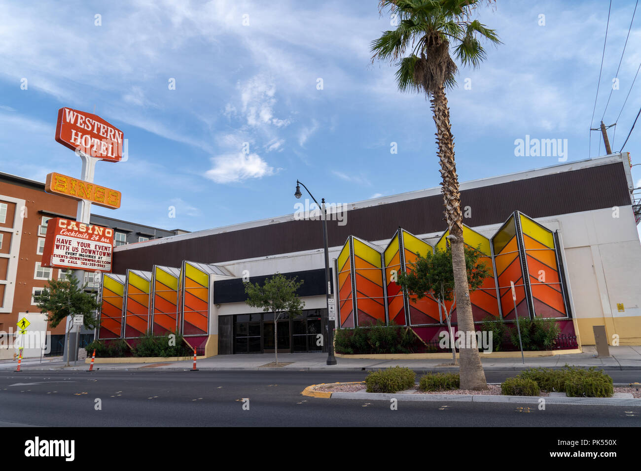 11. JULI 2018 Las Vegas, NV: Die alten Western Hotel Casino und Bingo Halle  sitzt leer auf der Fremont Street in der Innenstadt. Dies ist ein weiß Dive  Bar Casino frequ Stockfotografie - Alamy