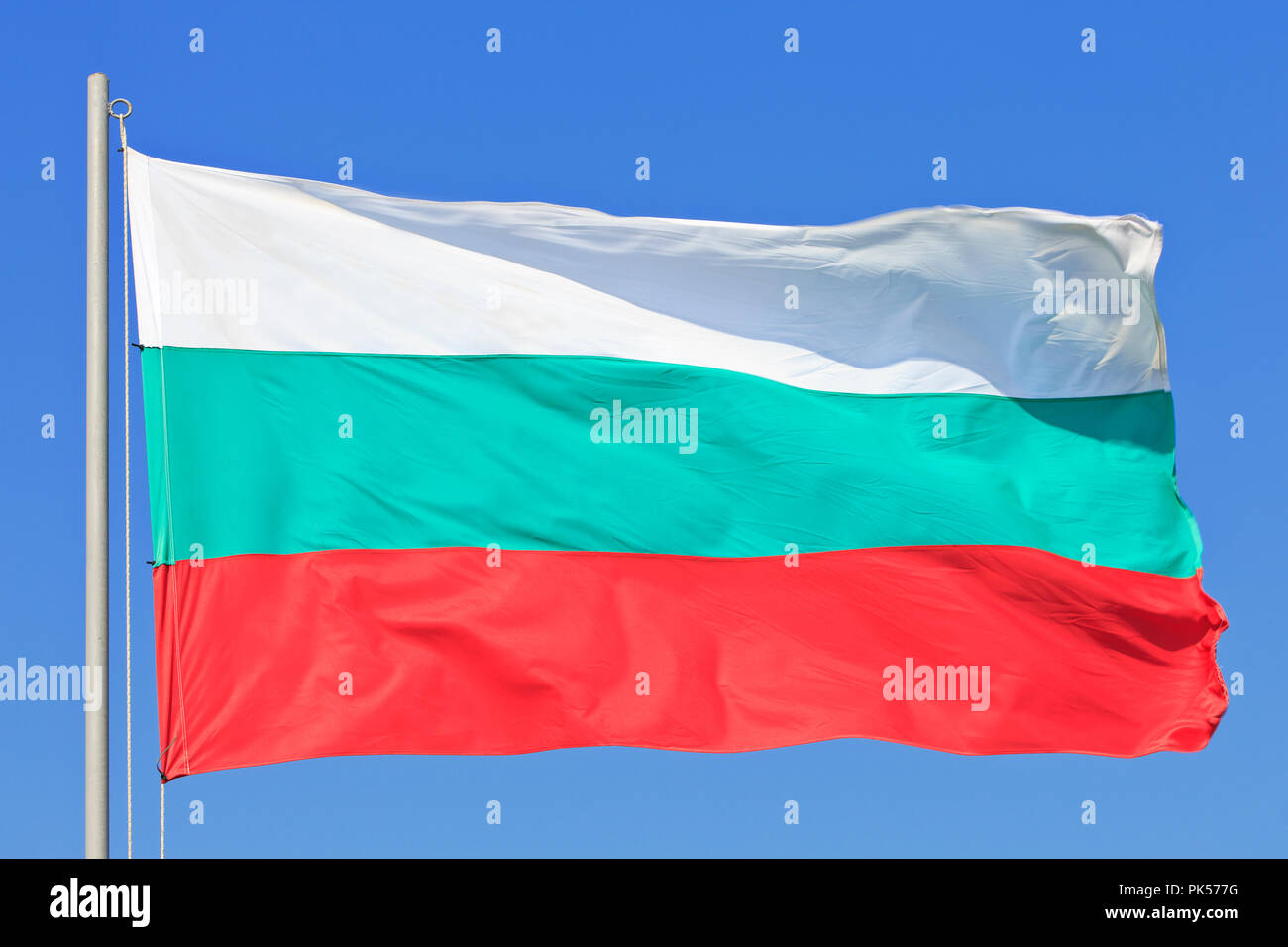 Die Fahne von Bulgarien stolz fliegen über Nessebar, Bulgarien Stockfoto