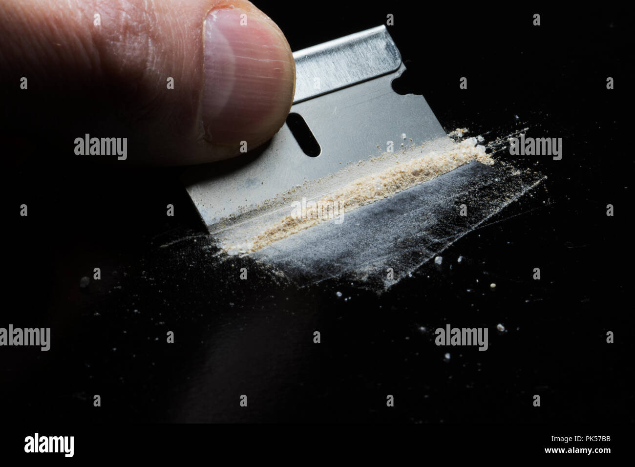 Rasierklingen schneiden Betäubungsmittel. Krieg gegen Drogen. DEA Kriminalität. Stockfoto