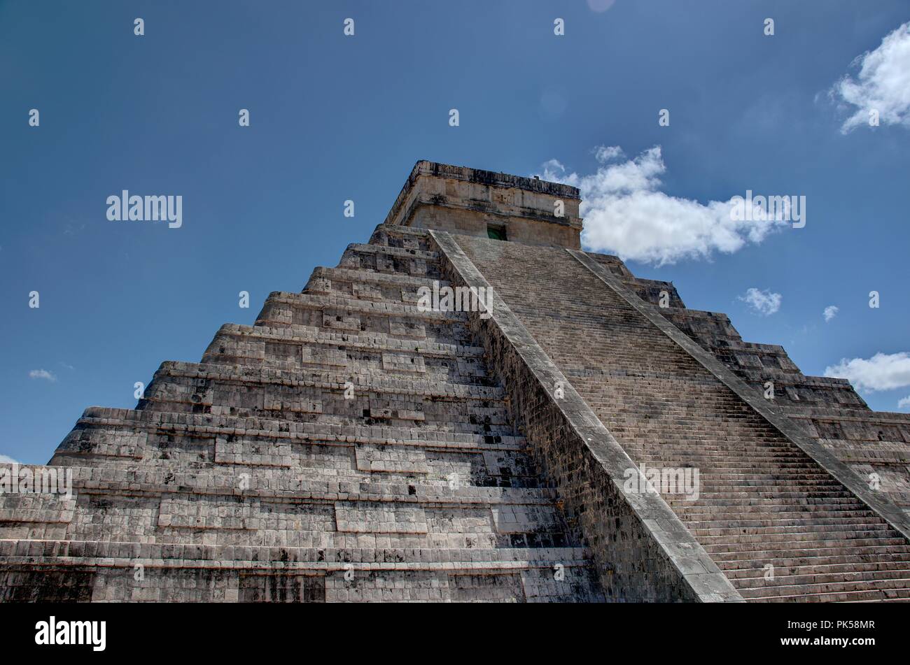 Chichen Itza Stein Denkmal in Mexiko. Antike Tempel Architektur in Yucatan Region Amerika gefunden. Stockfoto