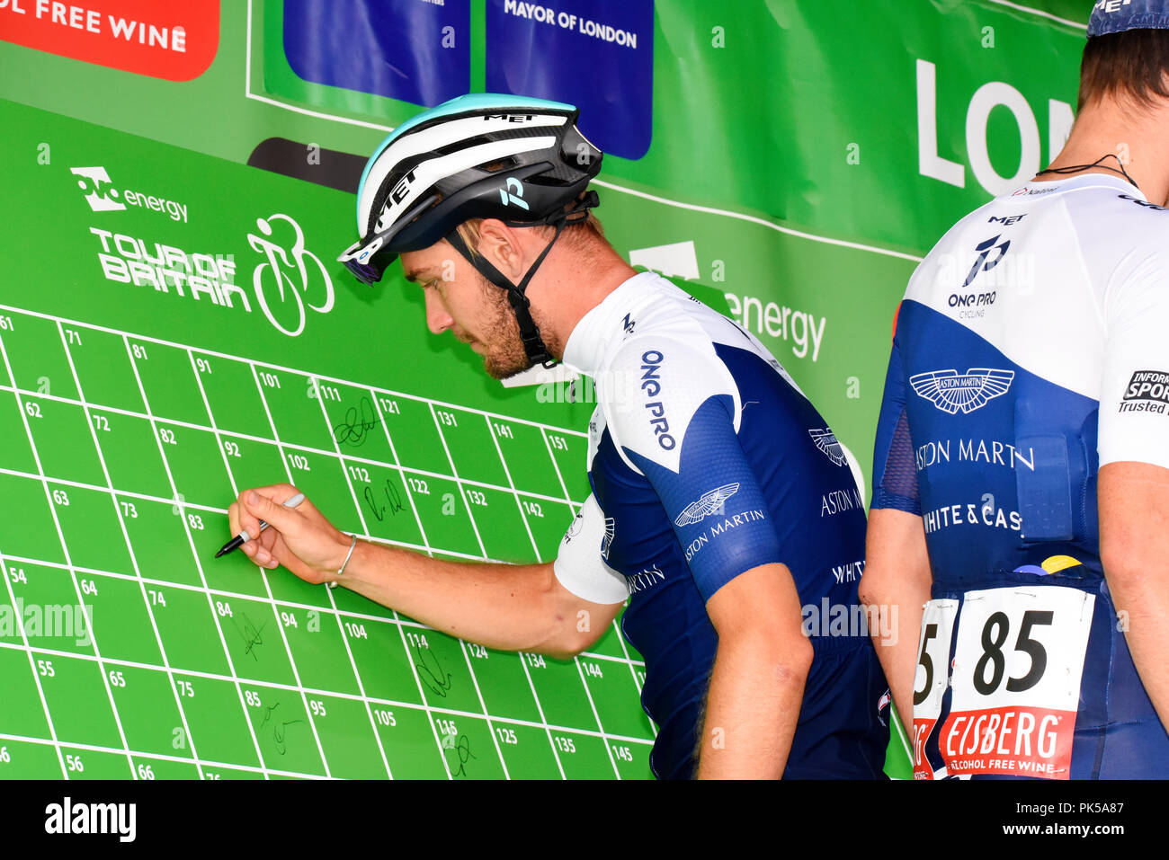 Hayden McCormick eines Pro Cycling Anmelden bei der OVO Energy Tour von Großbritannien Radrennen, Stadium 8, London, UK Stockfoto