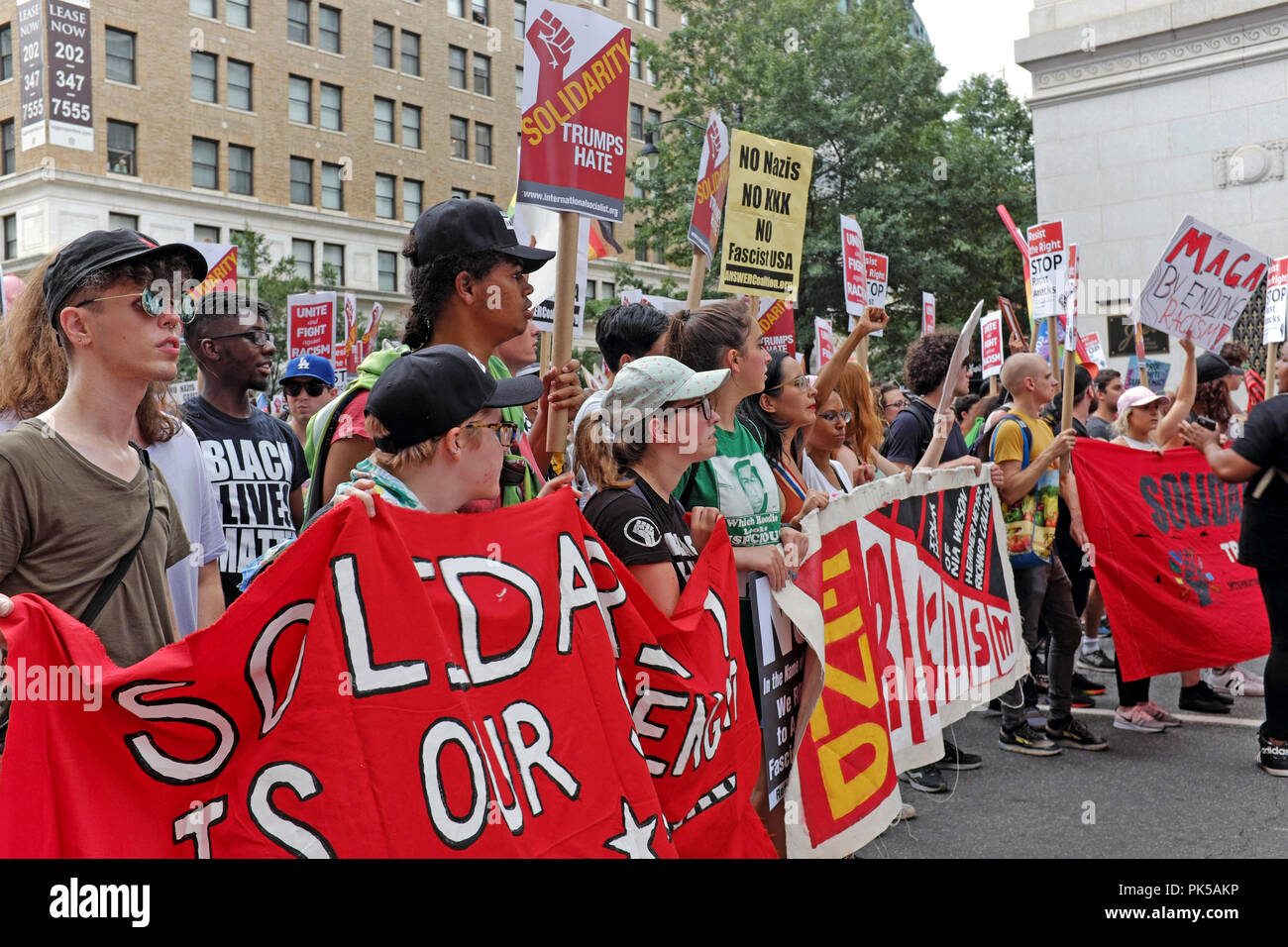 Die Demonstranten auf die Straße, in Washington, DC, forderten ein Ende von Rassismus, Hass und White Power. Stockfoto