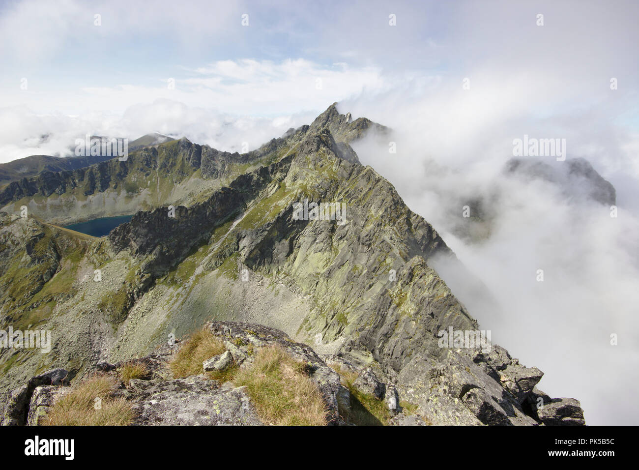 Blick von Kozi Wierch auf der Orla Perc Ridge zu Svinica, Hohe Tatra, Polen Stockfoto
