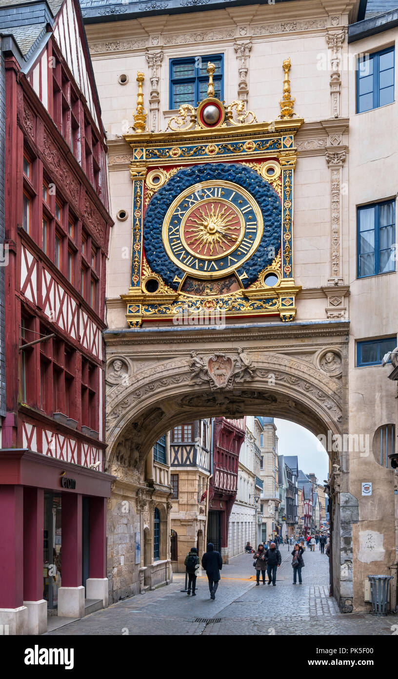 Gros Horloge (Große Uhr) in der historischen Altstadt, Rue du Gros-Horloge, Rouen, Normandie, Frankreich Stockfoto