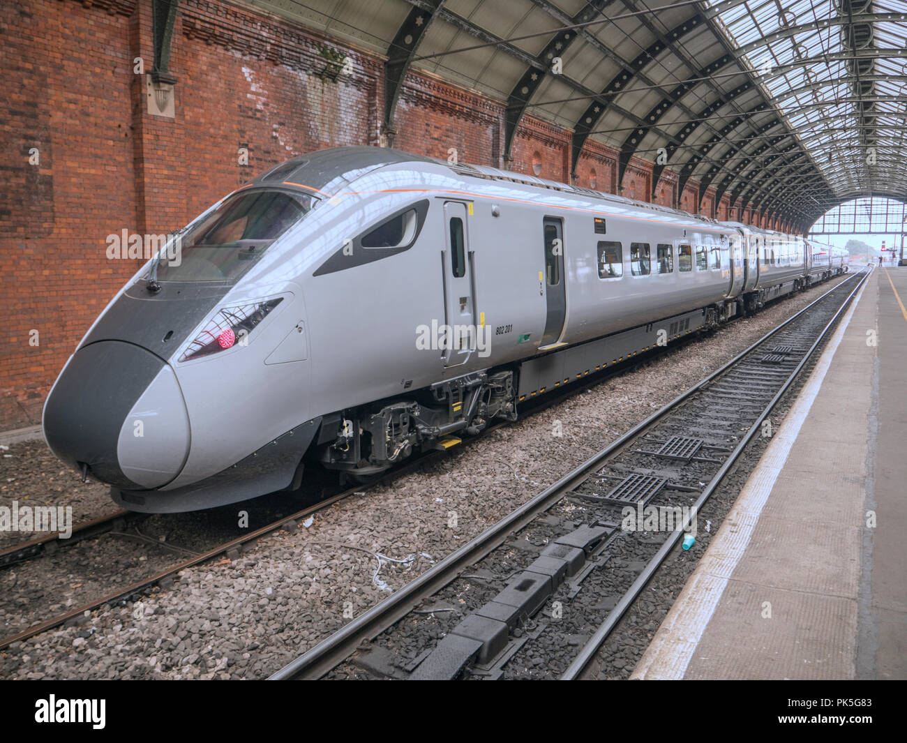 First Class 802201 für Trans Pennine Rail Services in Darlington Station nach dem Testlauf. Stockfoto