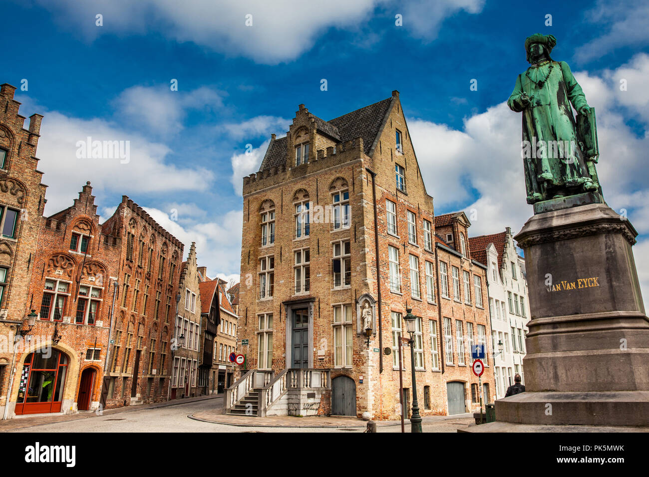 Statue des Malers Jan Van Eyck in der historischen Stadt Brügge in Belgien Stockfoto