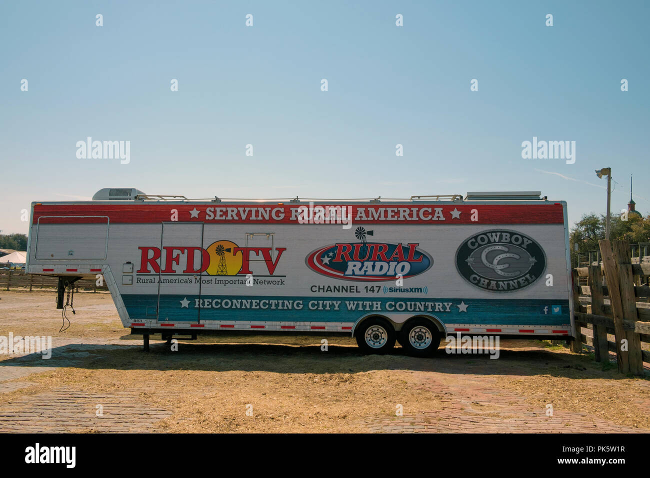 RFD TV Trailer, eine Amerikanische digitale Kabel- und Satelliten-TV-Kanal, auf dem Parkplatz der Fort Worth Stockyards, Texas. Horizontale, kopieren Raum Stockfoto