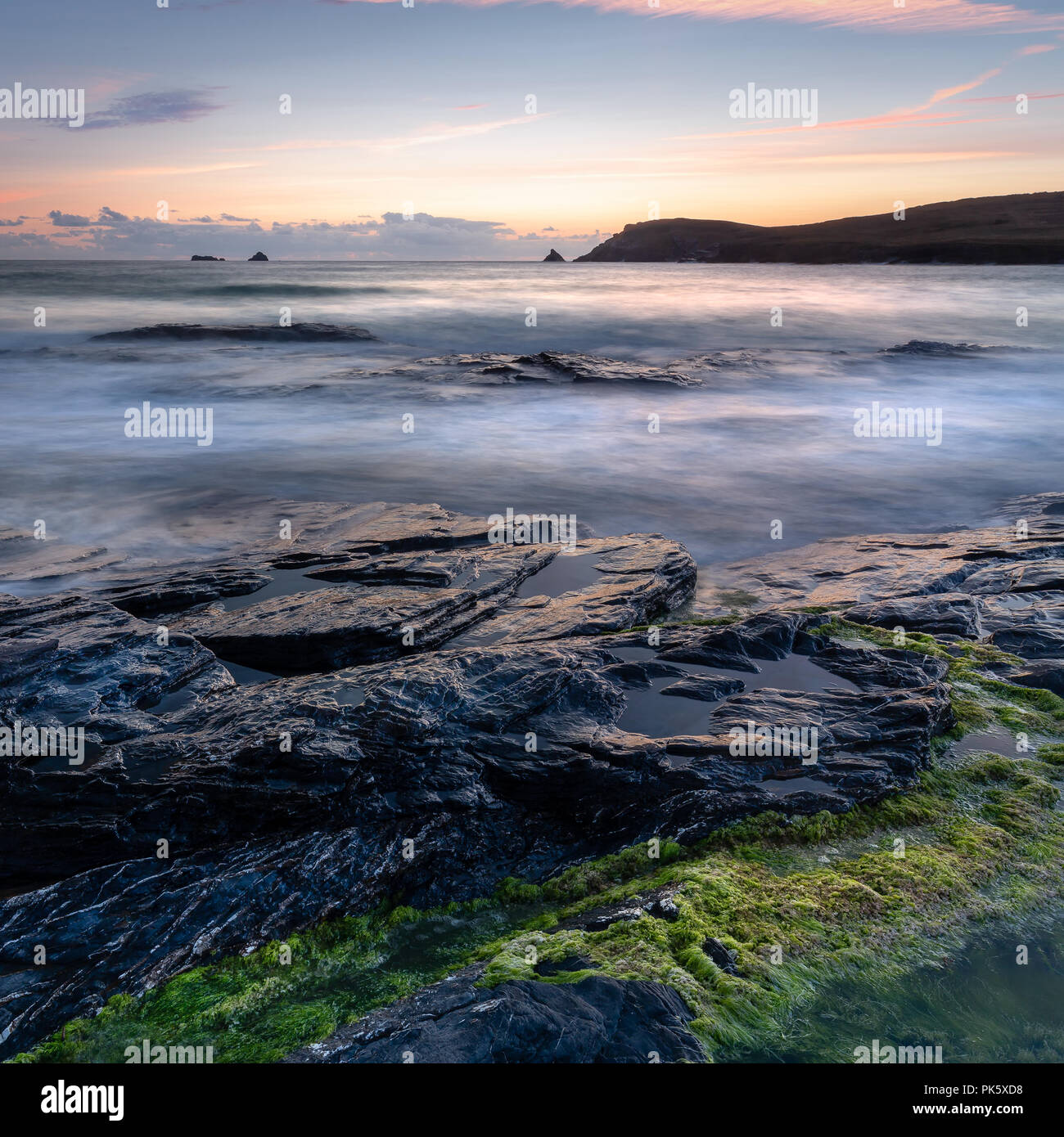 Blick auf Trevose Head bei Sonnenuntergang, Constantine Bay, Cornwall Stockfoto