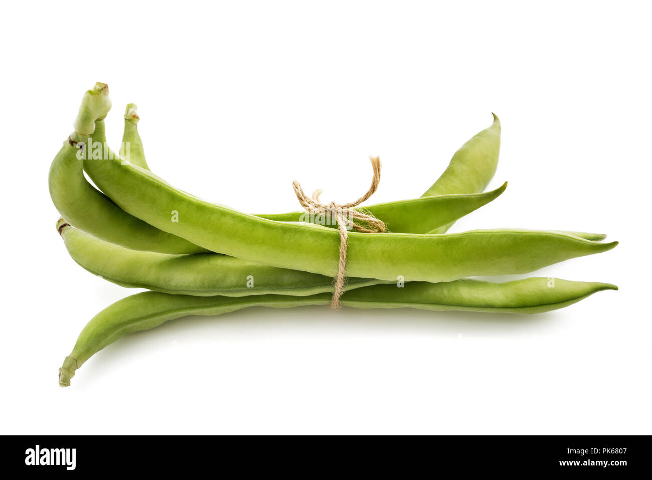 Breite beas Pods auf weißem Hintergrund Stockfoto