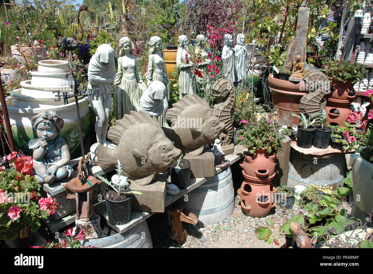 Hand Made fun Garten Kunst zum Verkauf in Kindergärten in Oceano Kalifornien Stockfoto