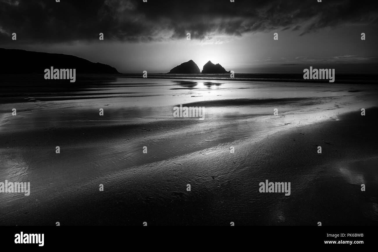 Twilight Silhouetten, Holywell Bay, Cornwall, Großbritannien Stockfoto