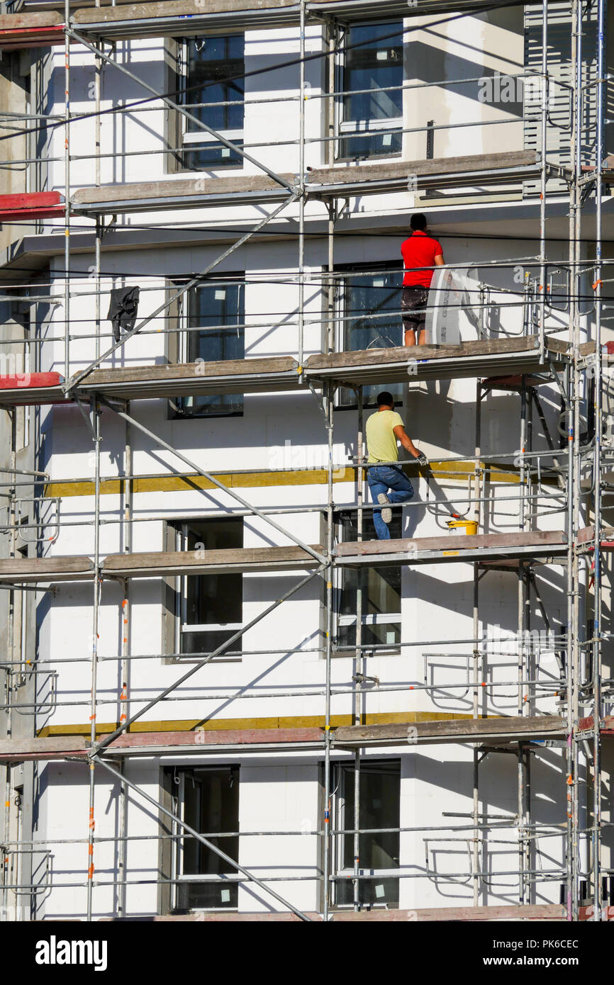 Einbau der Dämmung auf ein neu gebautes Gebäude, Bron, Frankreich Stockfoto