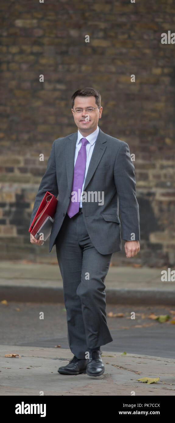 Downing Street, London, UK. 11. September 2018. James Brokenshire, Staatssekretär für Wohnungswesen, Gemeinschaften und lokale Regierung kommt in Downing Street für die wöchentliche Kabinettssitzung. Credit: Malcolm Park/Alamy Leben Nachrichten. Stockfoto