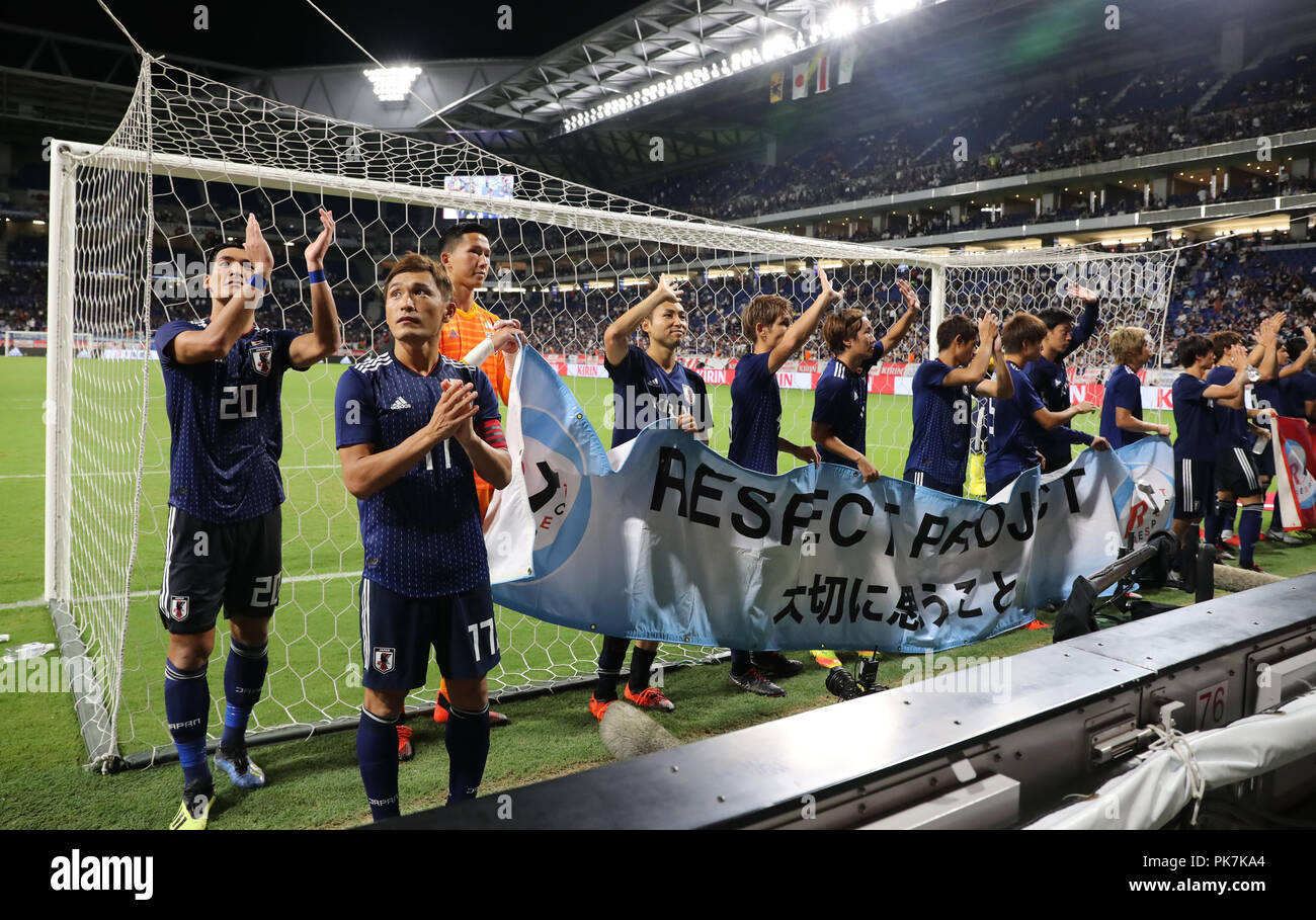 Osaka, Japan. 11 Sep, 2018. Japanese National Football spieler reagieren auf ihre Unterstützer, nachdem sie besiegt Costa Rica in einem internationalen Freundschaftsspiel, Kirin Challenge Cup in Osaka am Dienstag, 11. September 2018. Japan besiegt Costa Rica 3-0. Credit: Yoshio Tsunoda/LBA/Alamy leben Nachrichten Stockfoto