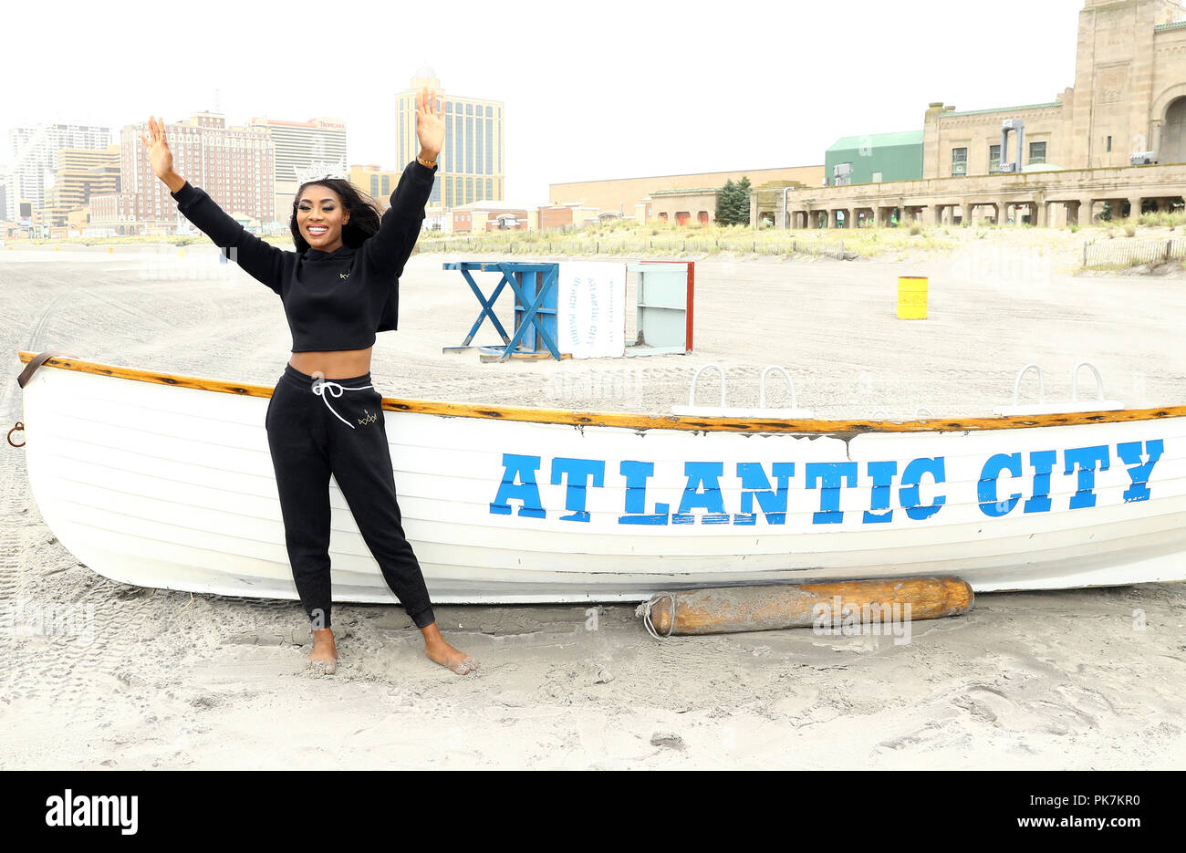 Atlantic City, NJ, USA. 9 Sep, 2018. 10. September 2018 - Atlantic City, NJ - Miss America 2019 Nia Franklin. Miss Amerika 2019 Toe Dip in Atlantic City Beach. Photo Credit: MJT/AdMedia Credit: Mjt/AdMedia/ZUMA Draht/Alamy leben Nachrichten Stockfoto