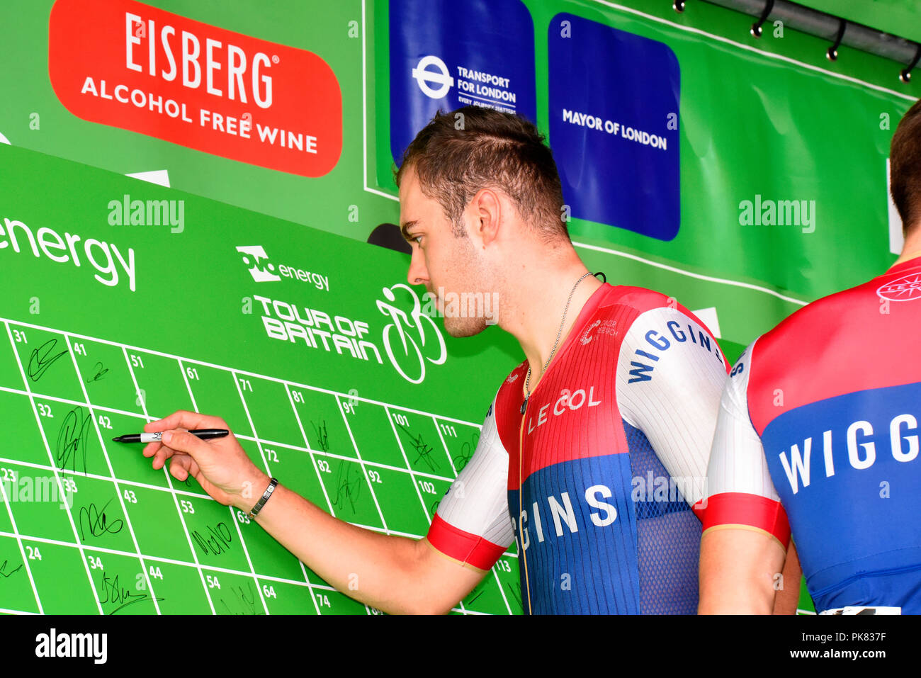 Mark Downey Team Wiggins Unterzeichnung bei der OVO Energy Tour von Großbritannien Radrennen, Stadium 8, London, UK Stockfoto