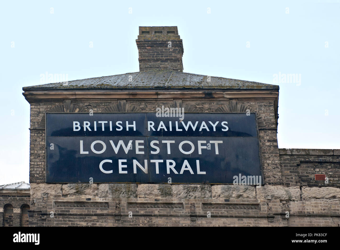 Eine ungewöhnliche Überlebender eines anderen Alter, Emaille British Railways (nicht der British Rail) Zeichen an Lowestoft Central Station. Jetzt (2018) Bahnhof Lowestoft. Stockfoto