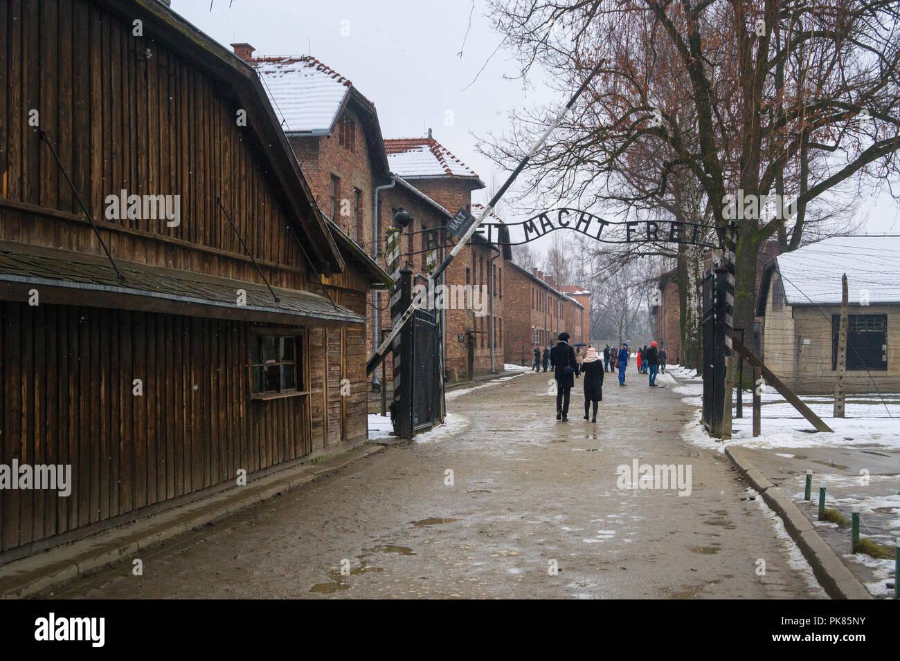 Auschwitz, Polen - 16. Februar 2018: Eintritt in das Konzentrationslager Auschwitz Birkenau Stockfoto