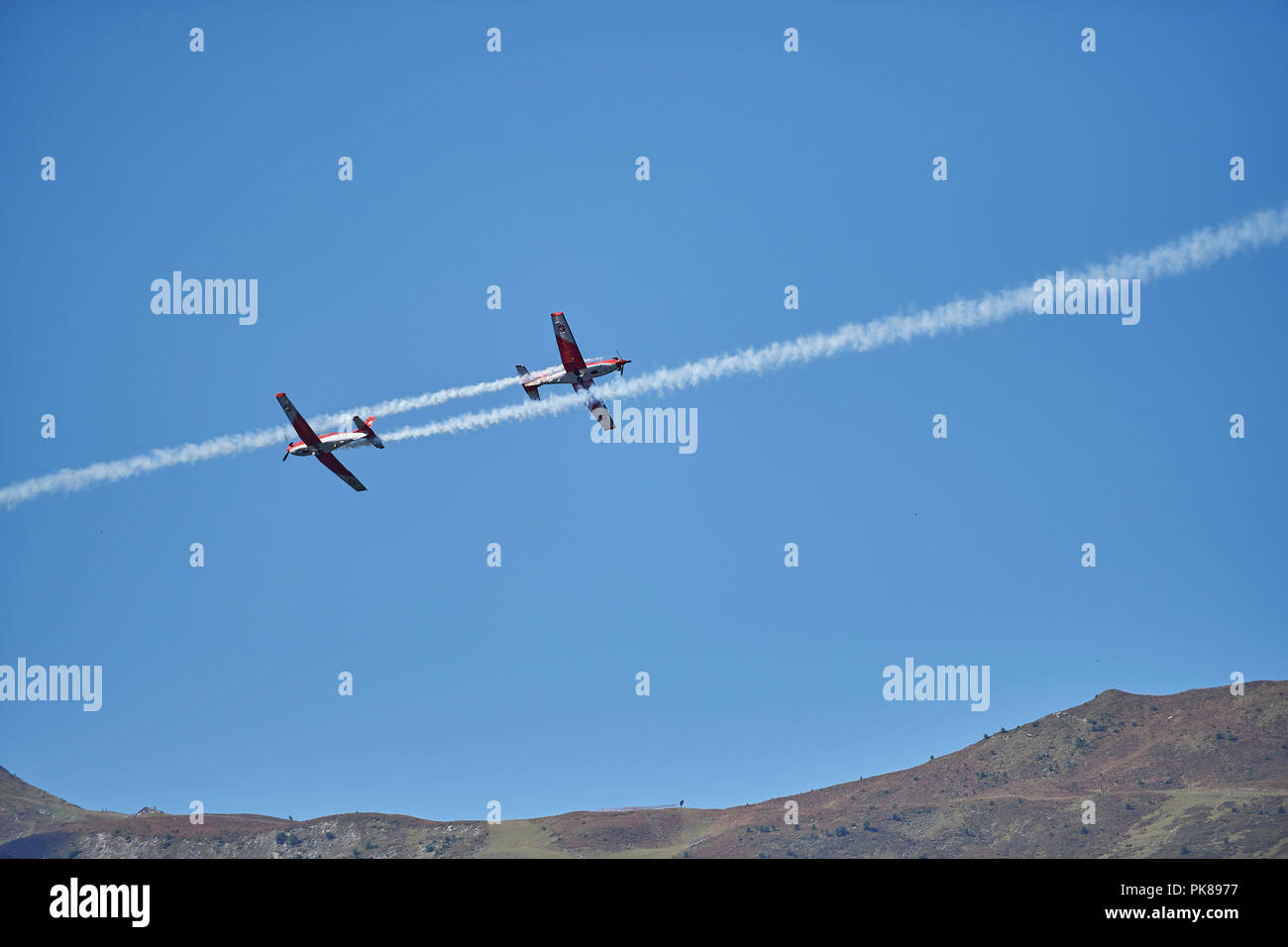 Lenzerheide, Schweiz. 8. September 2018. Die Schweizer Luftwaffe PC-7 Team führt eine Ausbildung Kunstflug Showcase während der UCI Mountainbike 2018 Stockfoto