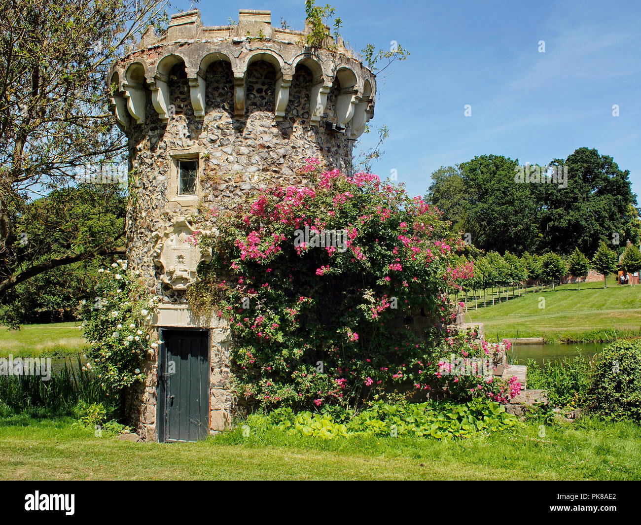 Die torheit in den wunderschönen Gärten am Oxnead Hall, Norfolk erstellt von John Hedgecoe. Oxnead ist jetzt eine Tolle Hochzeitsfeier. Stockfoto