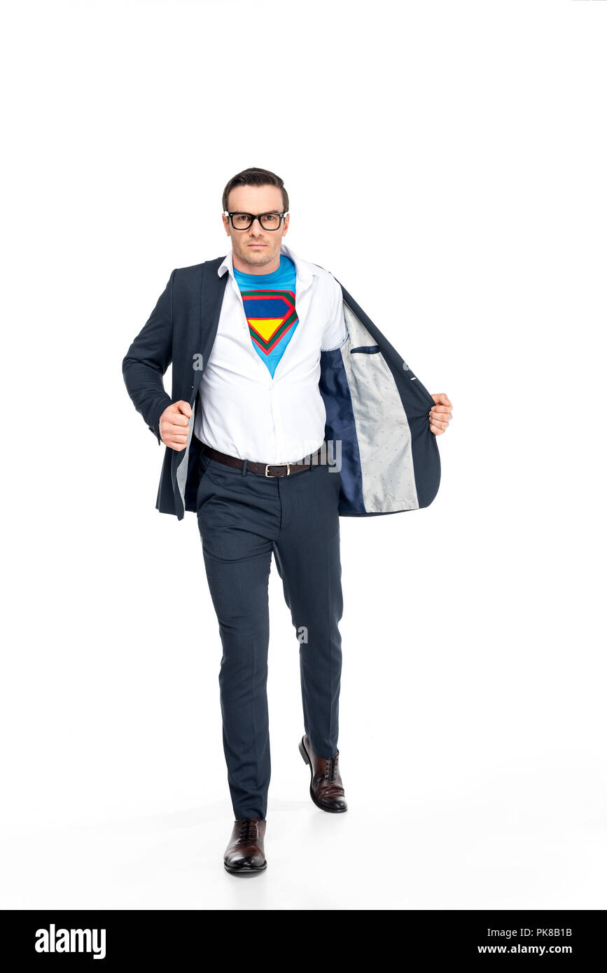 Zuversichtlich Geschäftsmann in Superhelden Kostüm unter Anzug, Anzug Jacke und Kamera isoliert auf weißem Stockfoto