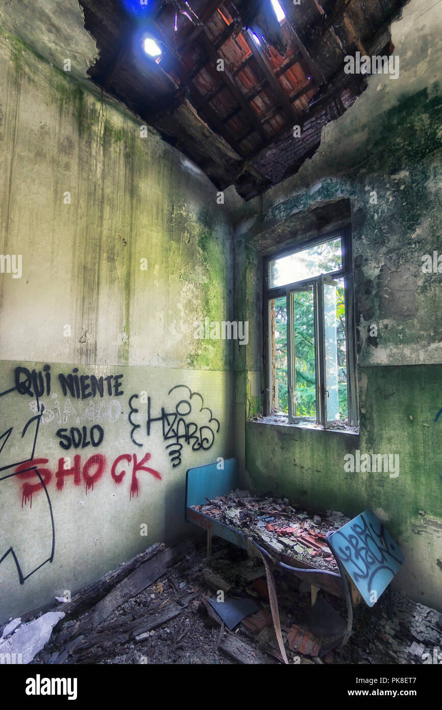 Grunge Interieur des verlassenen Hauses Stockfoto Grunge Interieur des verlassenen Hauses Stockfoto