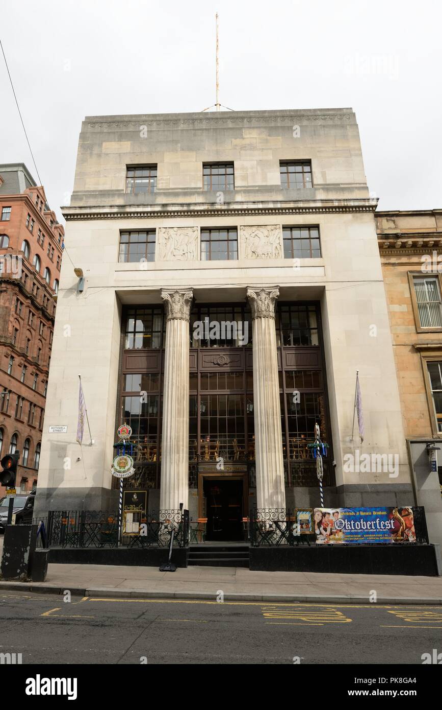 Bayern Brauhaus ist eine bayerische Restaurant und Bier Haus in Glasgow, Schottland, Großbritannien, ehemals National Commercial Bank Gebäude bekannt Stockfoto