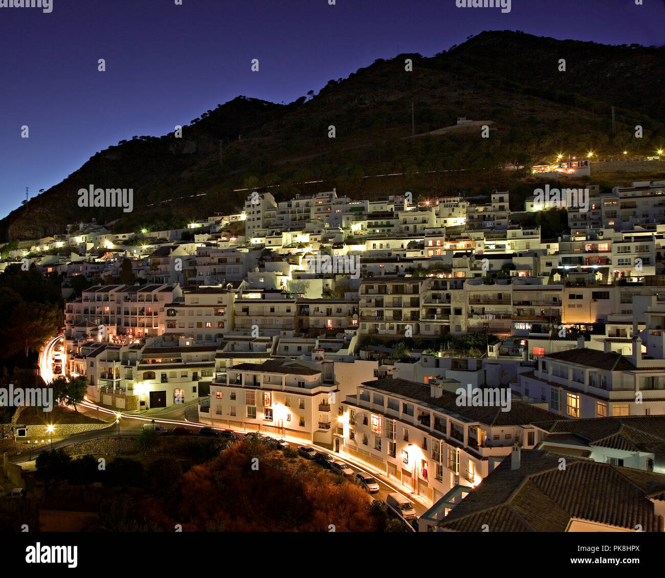 Die Stadt Mijas, Südspanien, bei Nacht Stockfoto