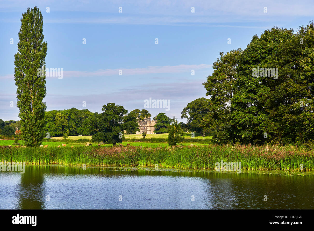 Tixall Torhaus gesehen gegenüber von Tixall Breite in der Nähe von Great Haywood Stockfoto