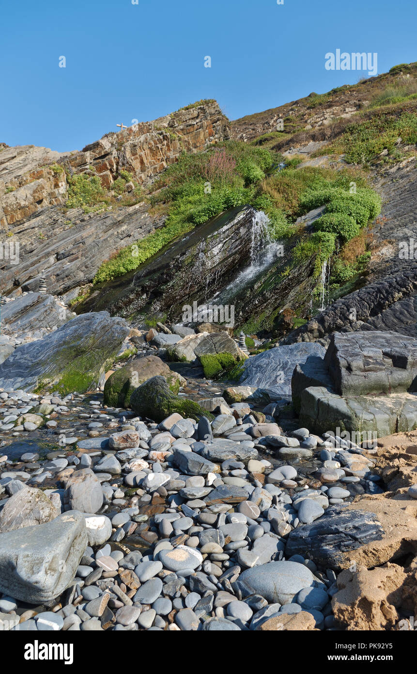 Wasserfall im Amalia Strand. Alentejo, Portugal Stockfoto