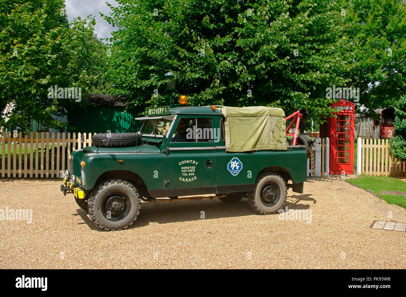 Land Rover Recovery Eisenbahn land rover -Fotos und -Bildmaterial in hoher Auflösung – Alamy