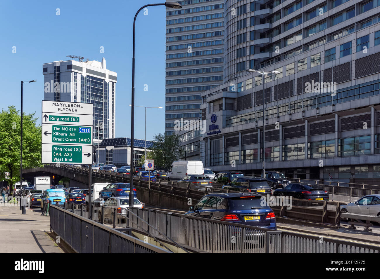Der Verkehr auf der Marylebone Hochstraße 40, London England United Kingdom UK Stockfoto