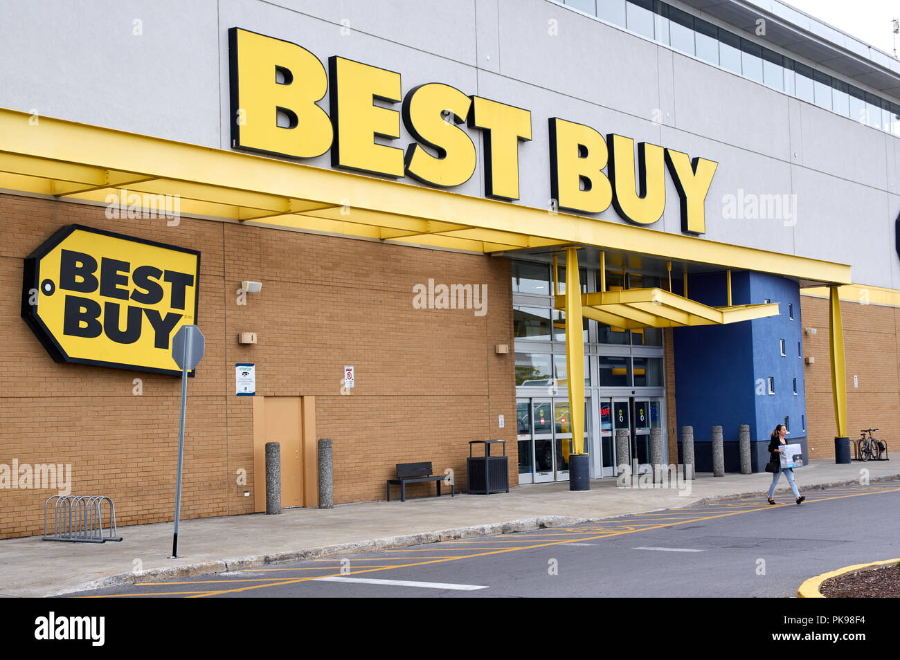 MONTREAL, KANADA - 28 August, 2018: Die Wette store in Montreal kaufen. Best Buy Co., Inc. ist eine US-amerikanische multinationale Elektrofachmarkt Hauptsitz Stockfoto