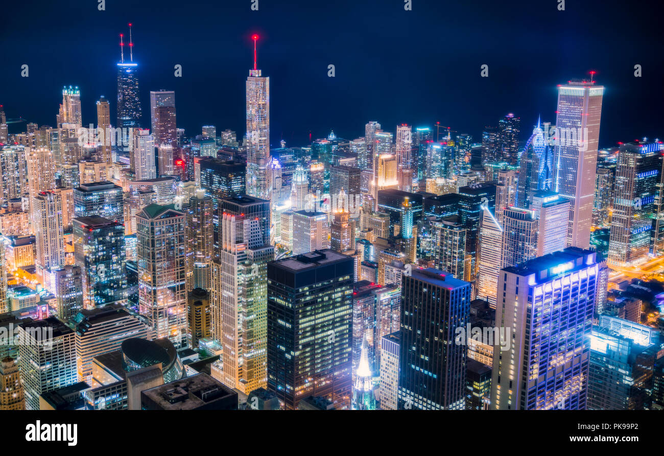 Der wunderschönen Innenstadt von Chicago Skyline bei Nacht Stockfoto