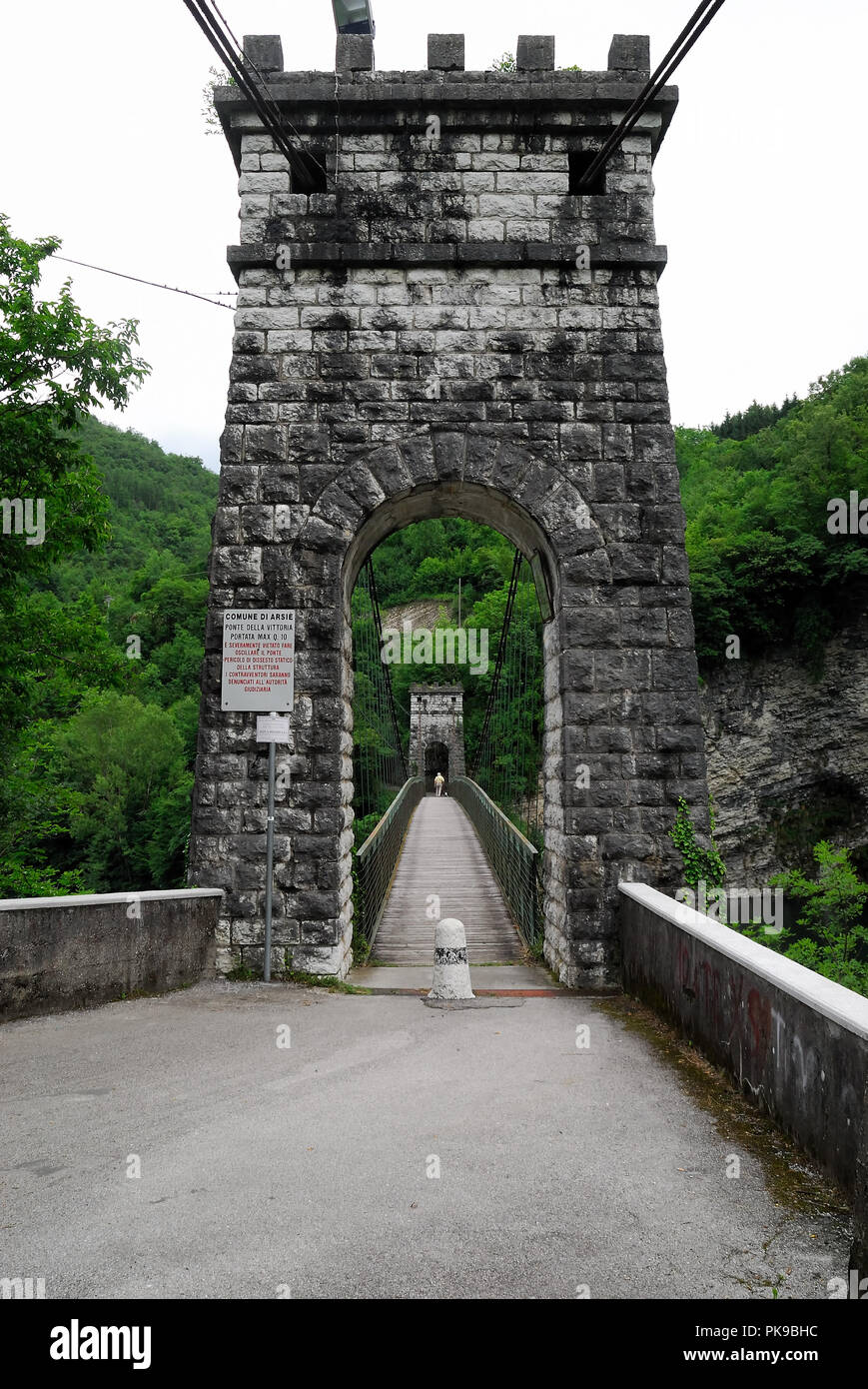 Arsiè, Venetien, Italien, corlo See. Die Ponte della Vittoria Stockfoto