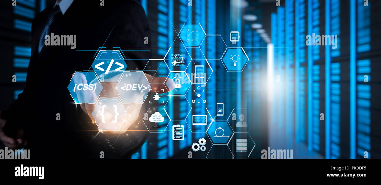 Software Entwickler arbeiten mit Augmented Reality dashboard Computer Icons von Scrum agile Entwicklung und code Gabel und Versionierung mit reaktionsschnellen Stockfoto