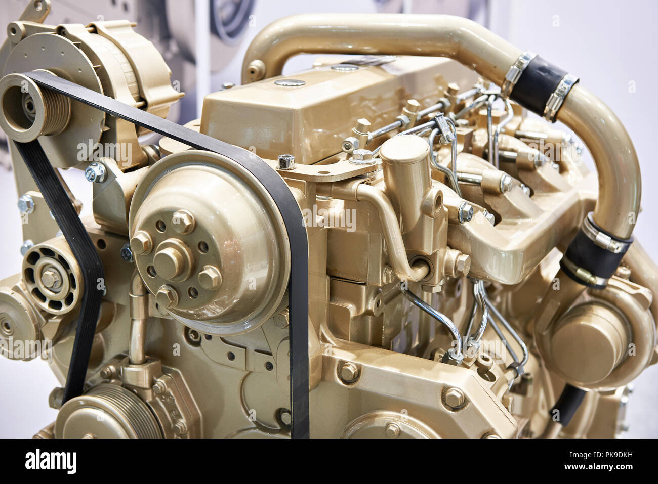 Turbo Diesel Motor auf Halterung Stockfoto