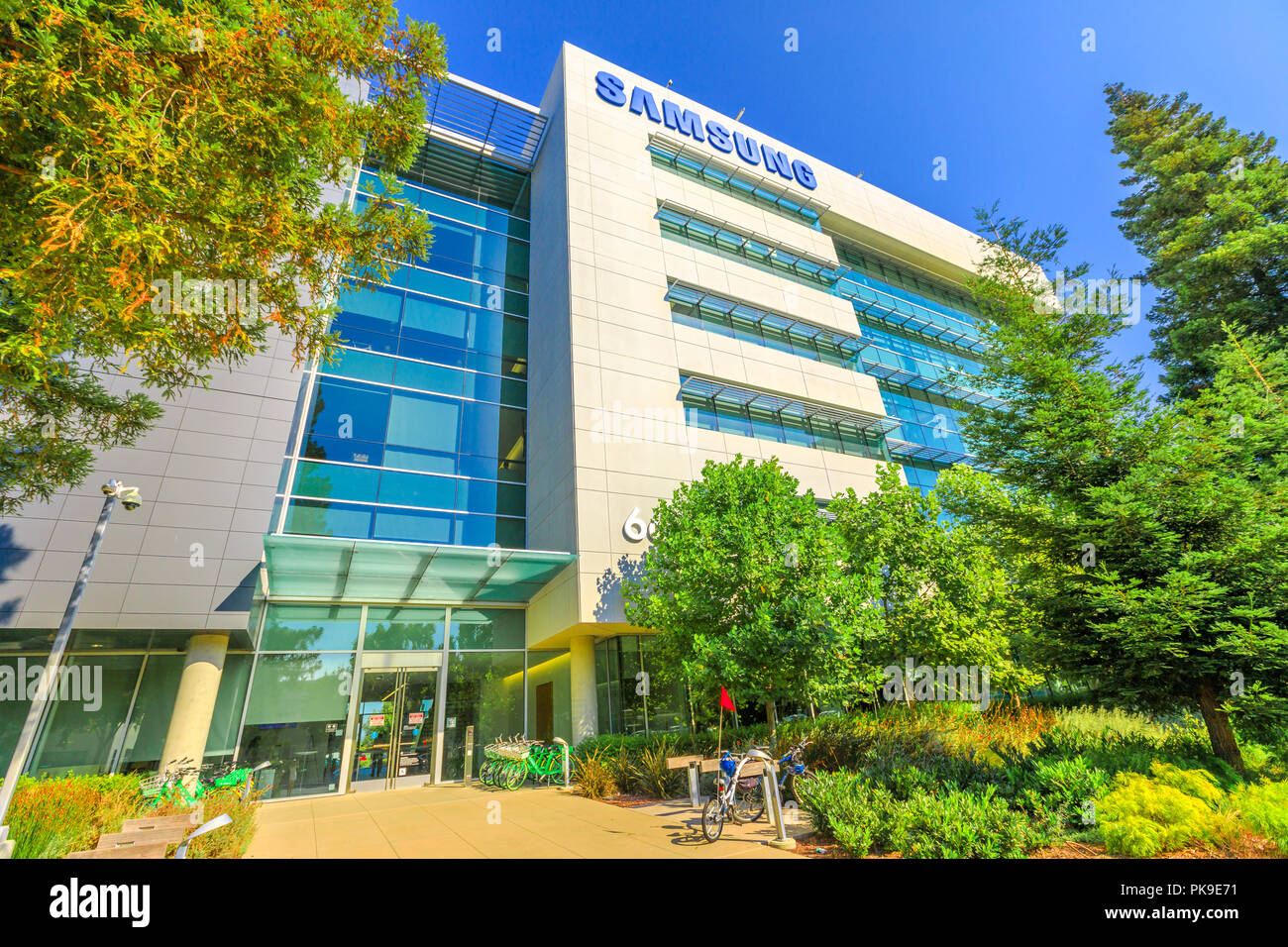 Mountain View, USA - 13. August 2018: Samsung Forschung Amerika Gebäude im Silicon Valley, Kalifornien. SRA ist ein Forschungs- und der Abteilung für neue Technologien von Samsung zu entwickeln. Stockfoto