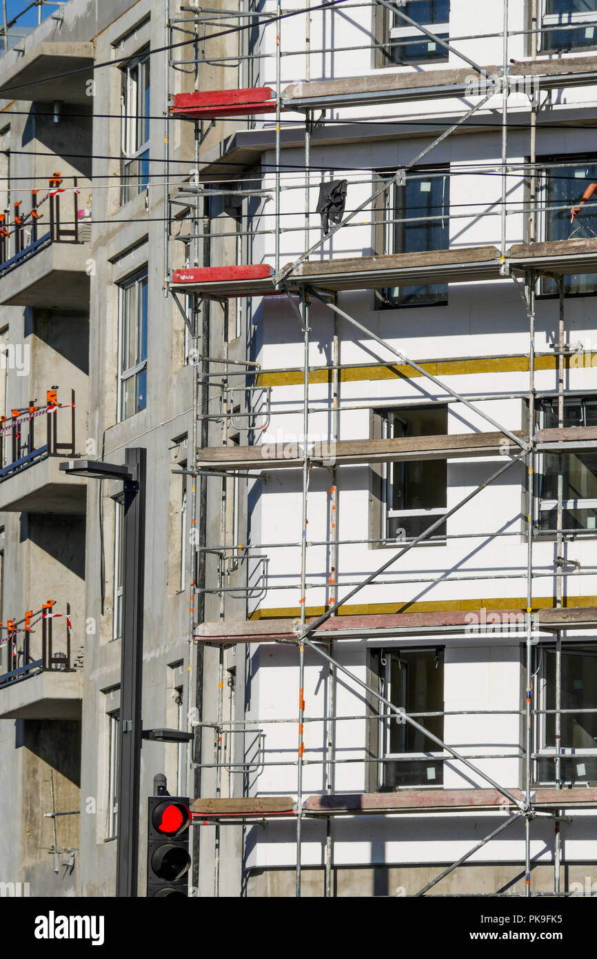 Einbau der Dämmung auf ein neu gebautes Gebäude, Bron, Frankreich Stockfoto