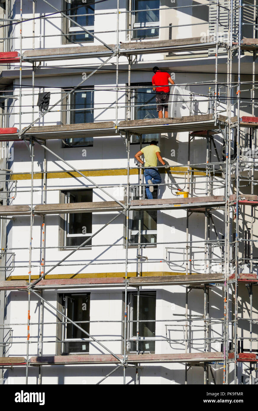 Einbau der Dämmung auf ein neu gebautes Gebäude, Bron, Frankreich Stockfoto