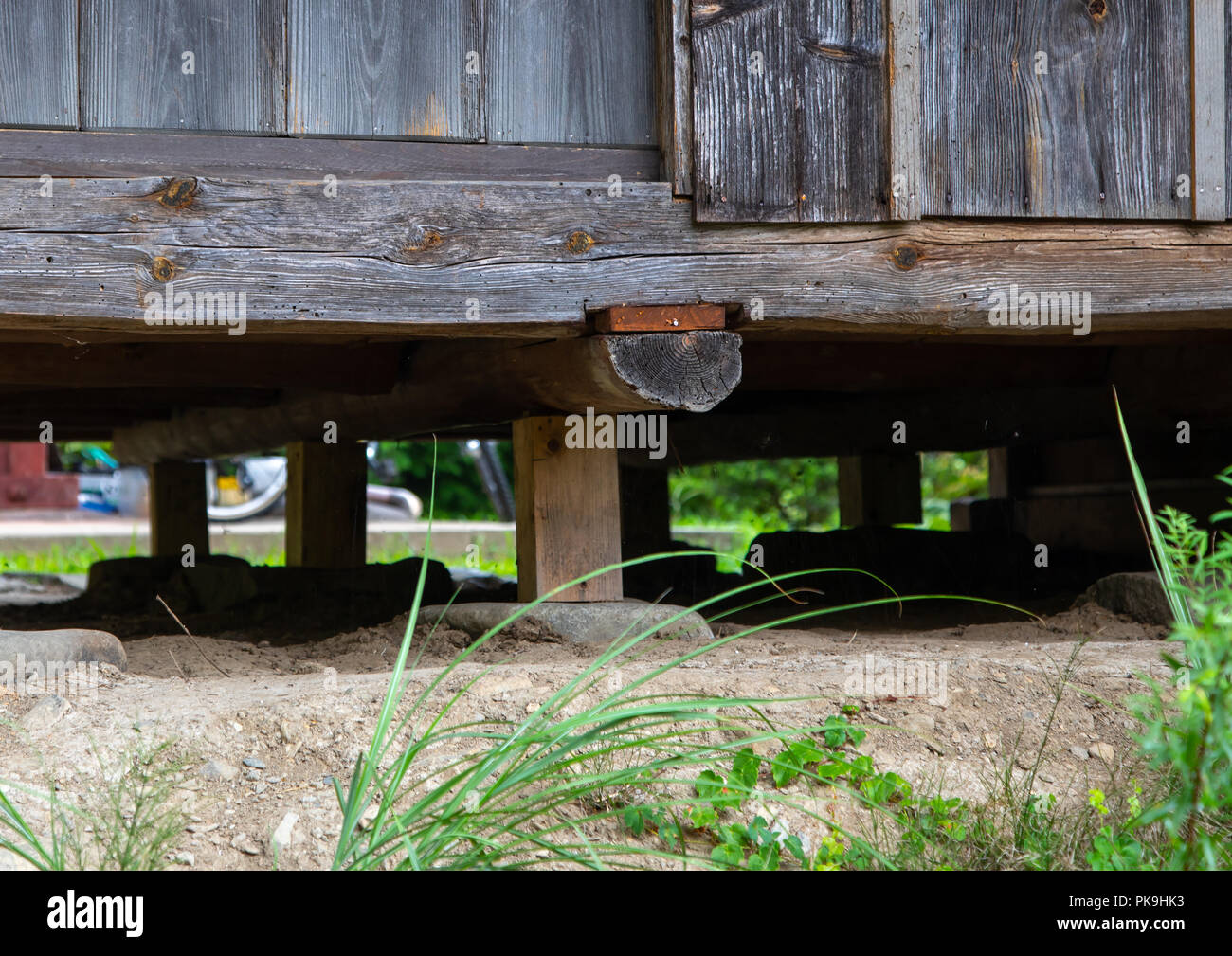 Anti-seismische Säule in einem alten Haus, Präfektur Kyoto, Miyama, Japan Stockfoto