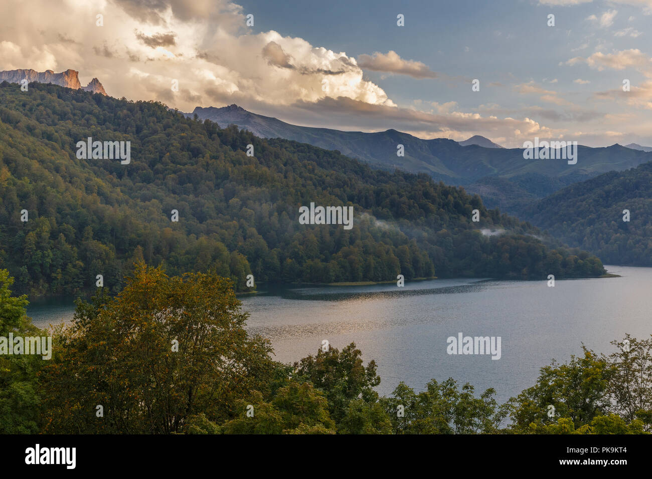 See Goygol in Aserbaidschan im September Stockfoto