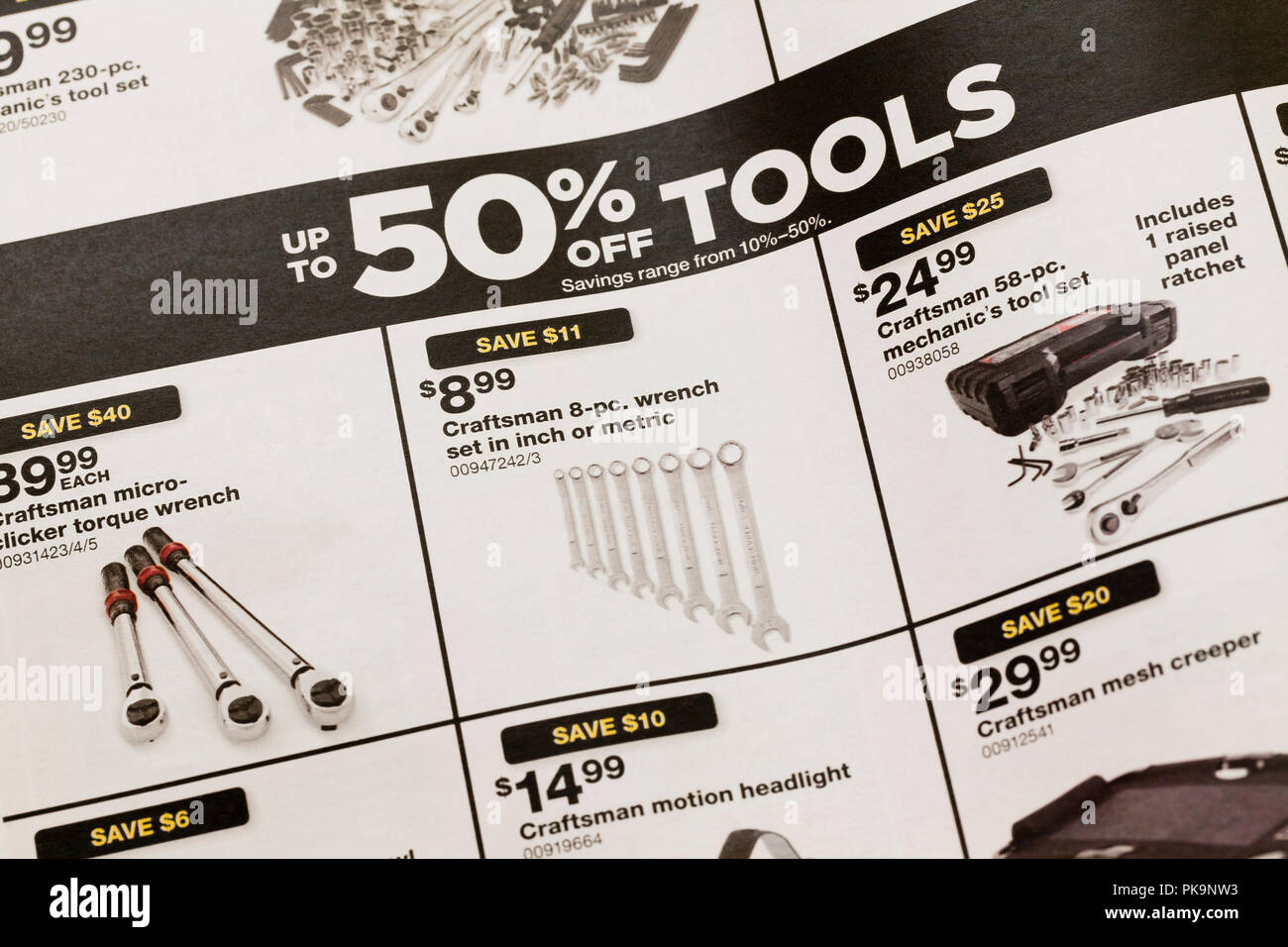 Hardware Store wöchentliche Mailer ad Übersicht Verkauf auf Extras - USA Stockfoto