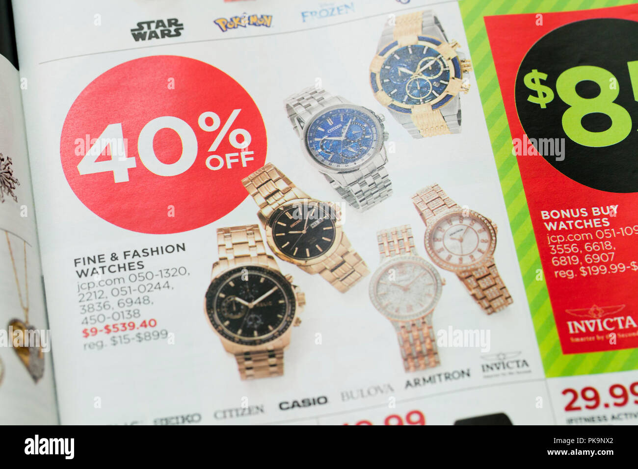 Armbanduhr Verkauf Werbung in wöchentlichen Mailer - USA Stockfoto