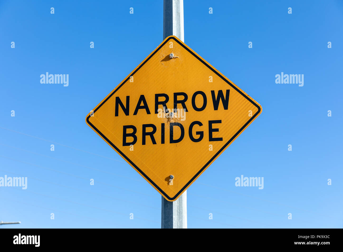 Schmale Brücke, Schild; Santa Clara County, Kalifornien, USA Stockfoto