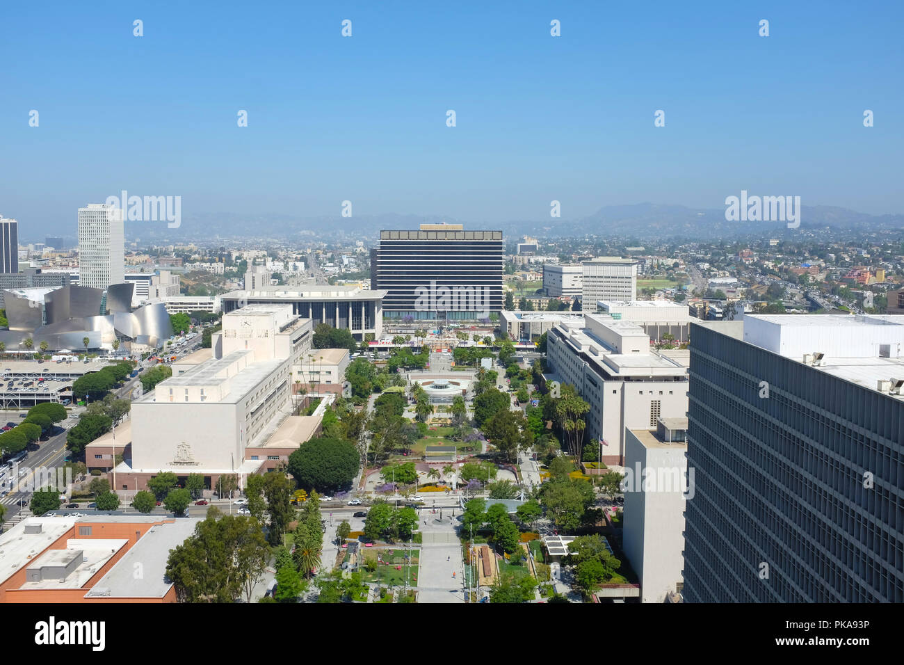 LOS ANGELES, Kalifornien - 12. Juni 2018: die Innenstadt von Los Angeles aus dem Rathaus gesehen. Übersicht: Disney Hall, Mosk, Gerichtsgebäude, DWP Building, Grand Park, D Stockfoto