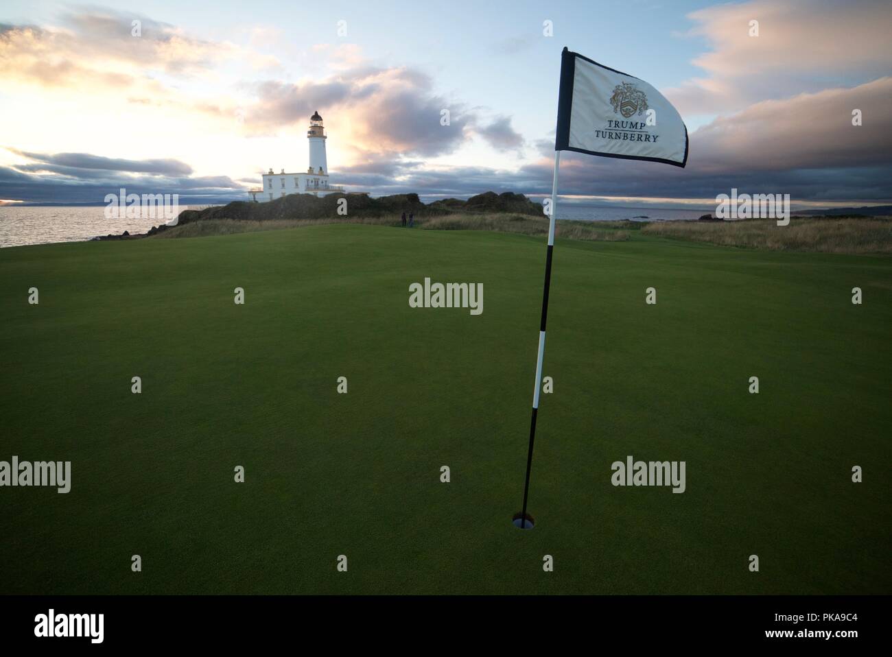 Golf Flag (Loch Platzierung Marker) im Trump Turnberry Golf Resort Stockfoto