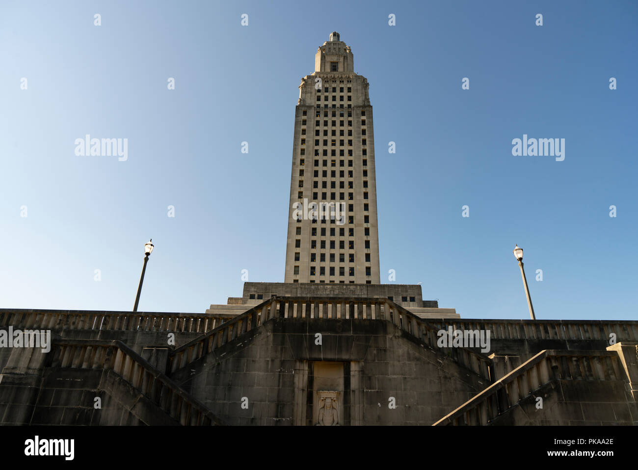 Eine horizontale Zusammensetzung des vorderen Eingangsbereich an der Landeshauptstadt Gebäude Baton-Rouge Louisiana Stockfoto