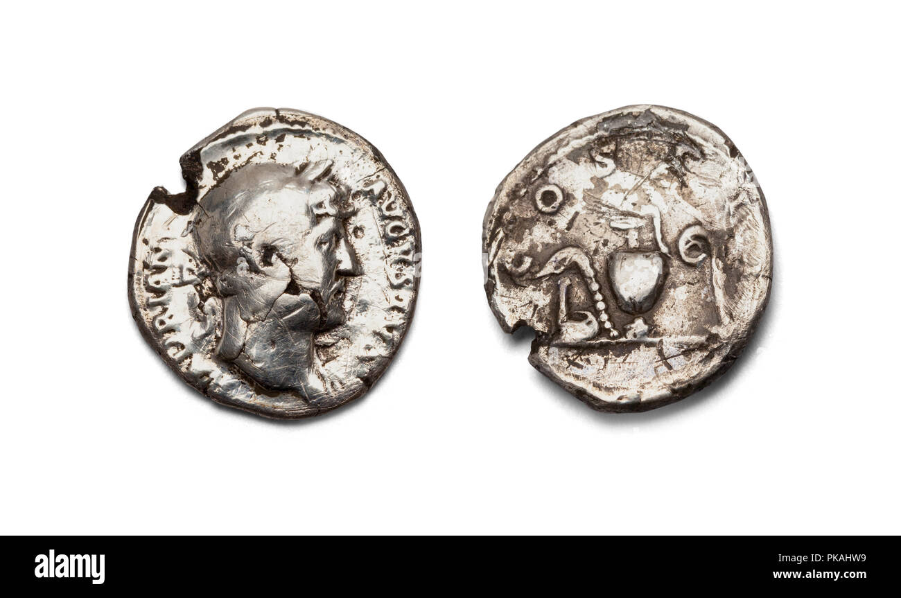 Alte Silber römische Münze isoliert auf weißem Hintergrund. Stockfoto
